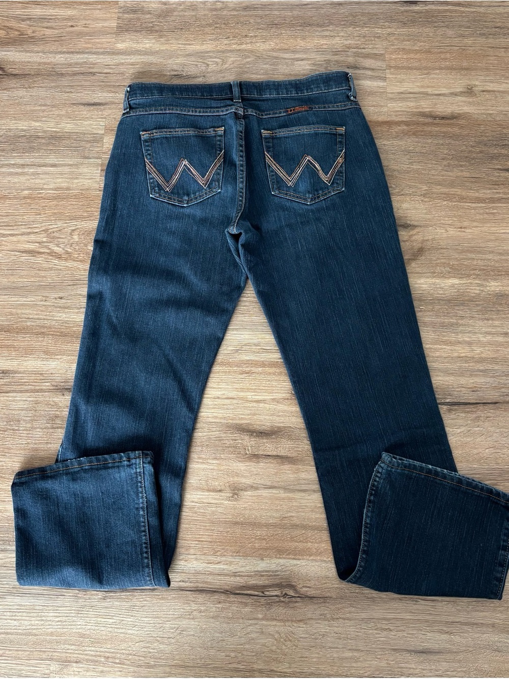 Wrangler women’s Q-baby 11/12 x 34 jeans, no gap waist. Great cond! Dark blue